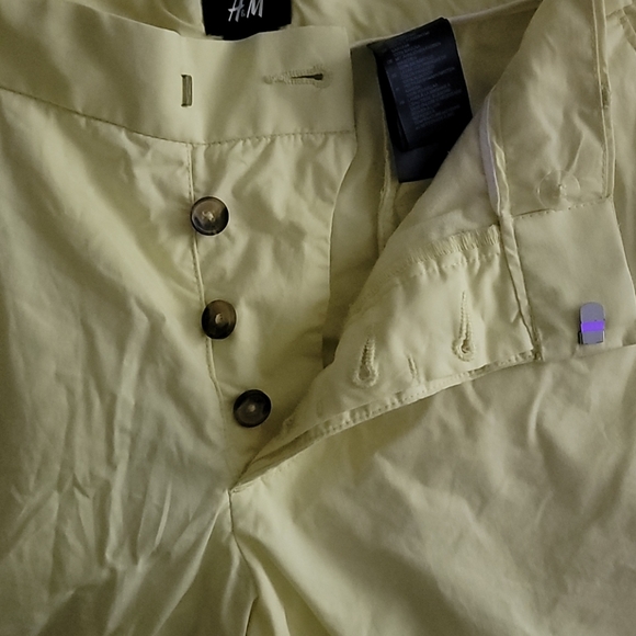 H&M SLIM FIT FLAT FRONT SHORTS - Picture 7 of 7